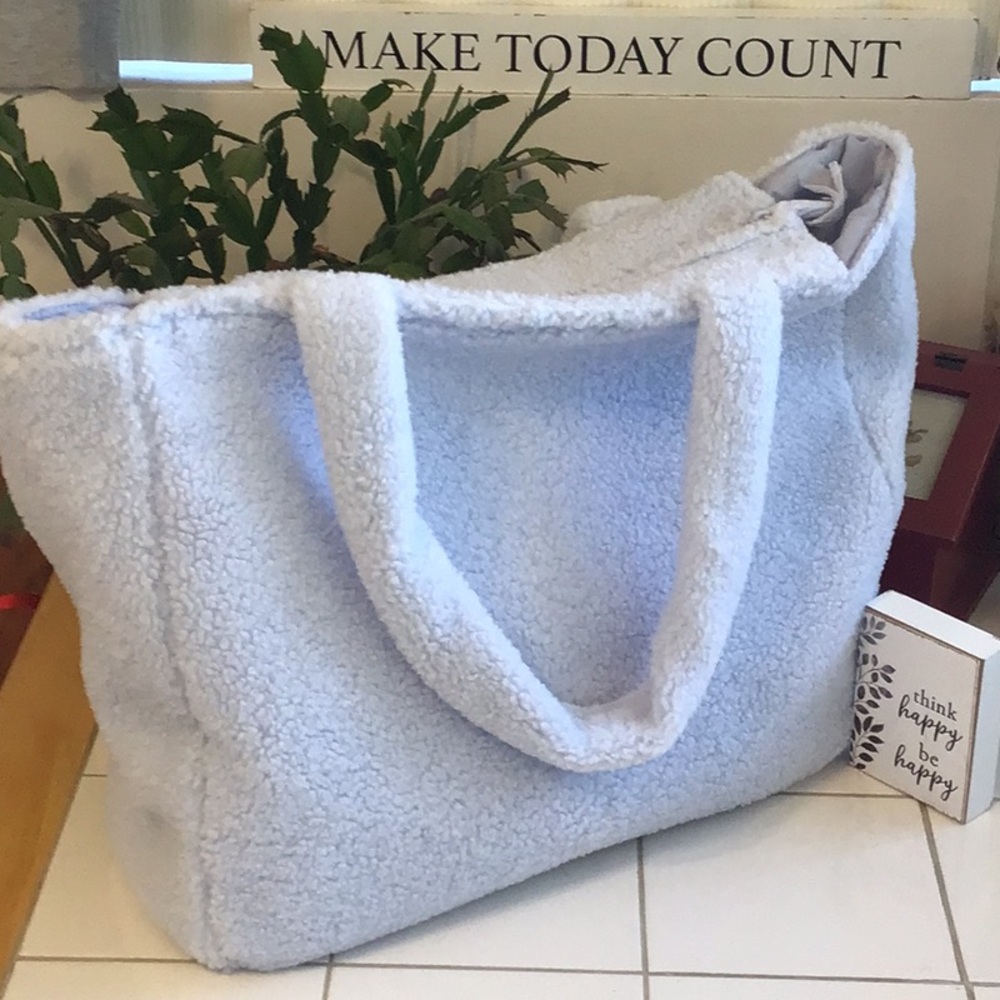 ‘PINK’ Baby Blue Sherpa Tote NWT - Picture 5 of 9